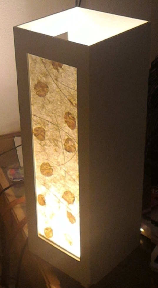 Lampe en bois avec cadre personalisables à l'infini resultat.jpg