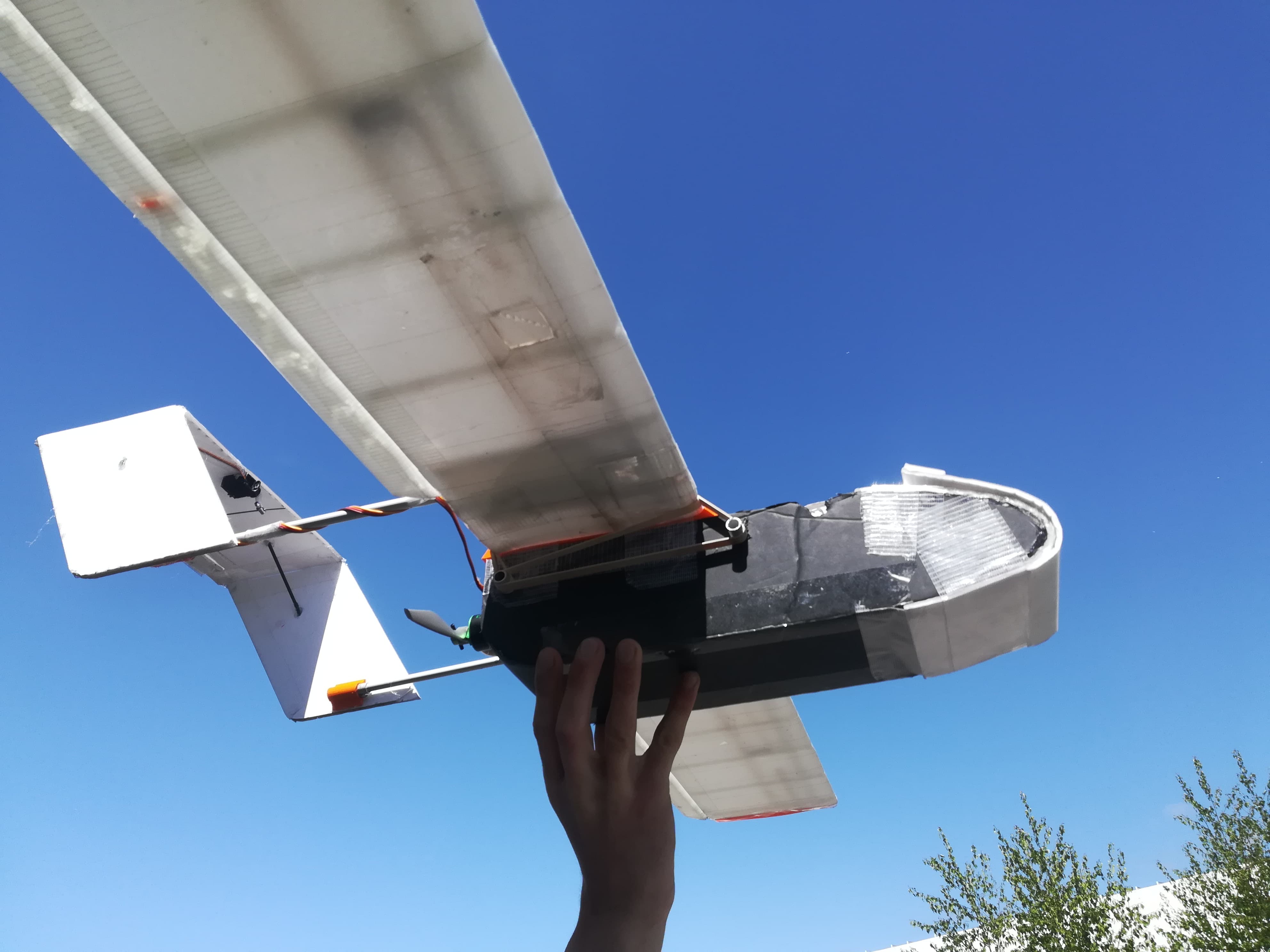 Drone aile à double empennage OIO Wilbur mai 4 .jpg
