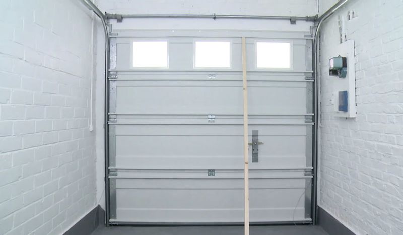 Installer une porte de garage sectionnelle Installerportegaragesectionnelle 52.jpg