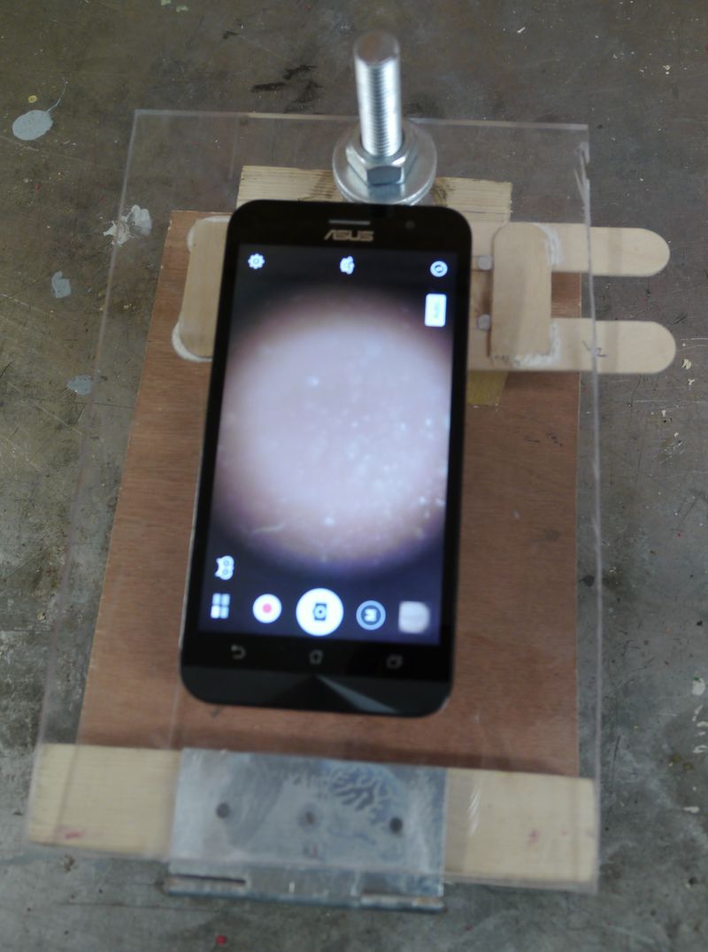 Microscope x60 en bois pour une observation avec un smartphone Microscope haut.jpg