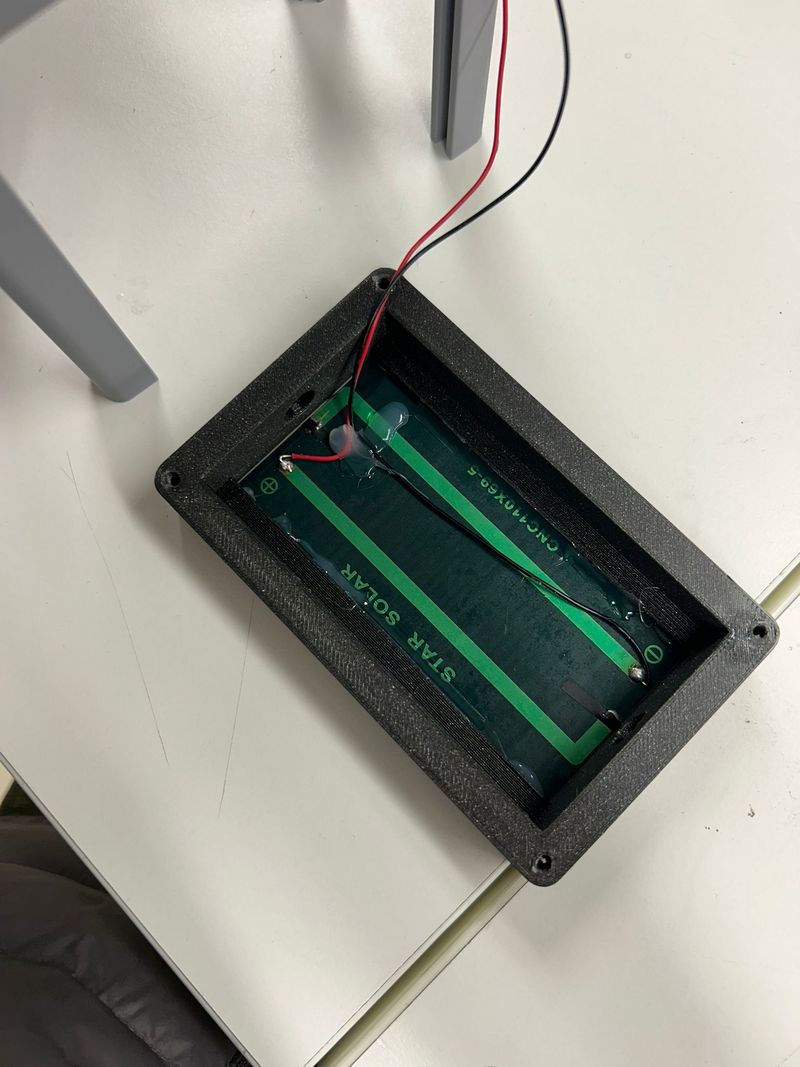 Lampe solaire batterie recycl e Image 4 .jpeg