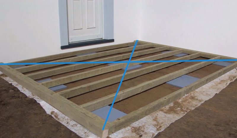 Poser une terrasse en lames composite sur sol meuble Poserterrasselamecompo 23.jpg