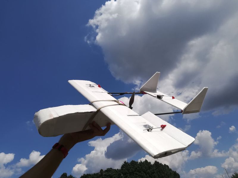 Drone aile à empennage double - version léger - OIO Wilbur Light.jpg
