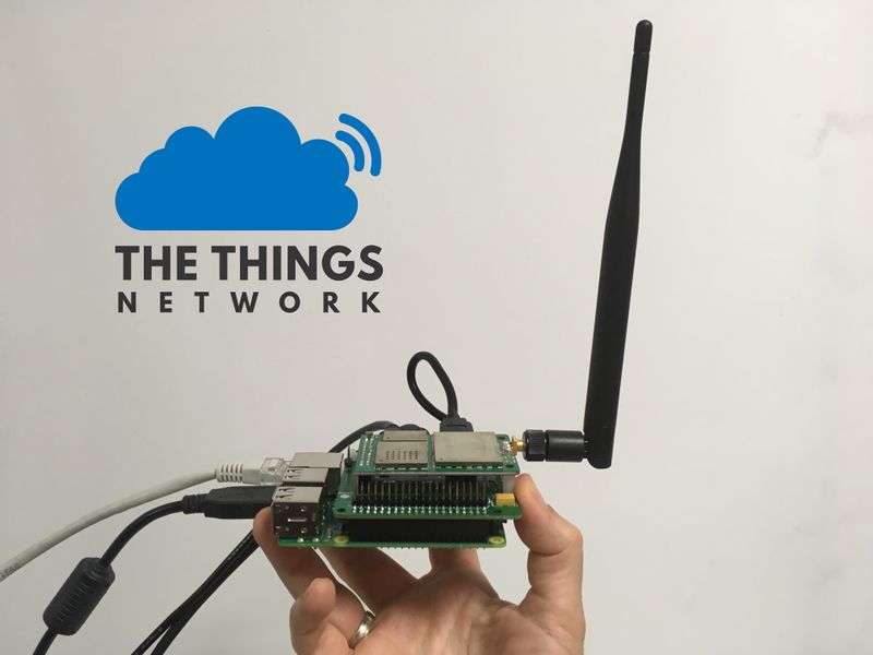 Déployer une passerelle LoRaWAN pour The Things Network kit-seeed-antenne-logo-ttn.jpg