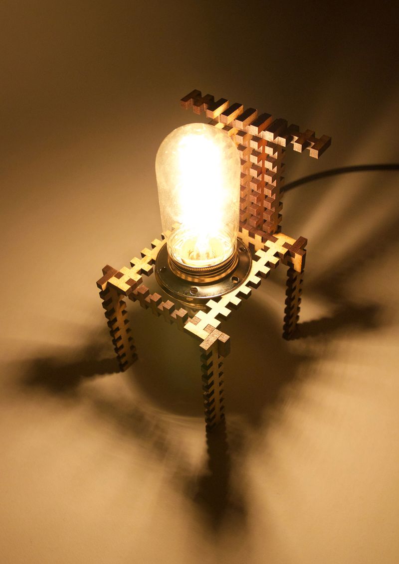Lampe à poser, Miroir à poser et Bougeoir en découpe laser Lampes ampoule 3 quart allume e.jpg