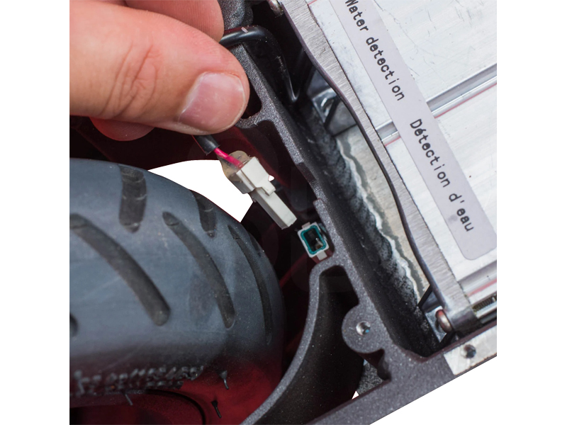 Fichier:Replace kickstand Scooters Direct Xiaomi M365 Pro Scooter Teardown battery removal rear plug unplugged 5 11zon.jpg