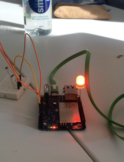 Fichier:Little Umbrella - Grenouille Bleue - Marie hackpad.com tLMbLzNQ6bO p.671899 1476691516228 Prototype.png