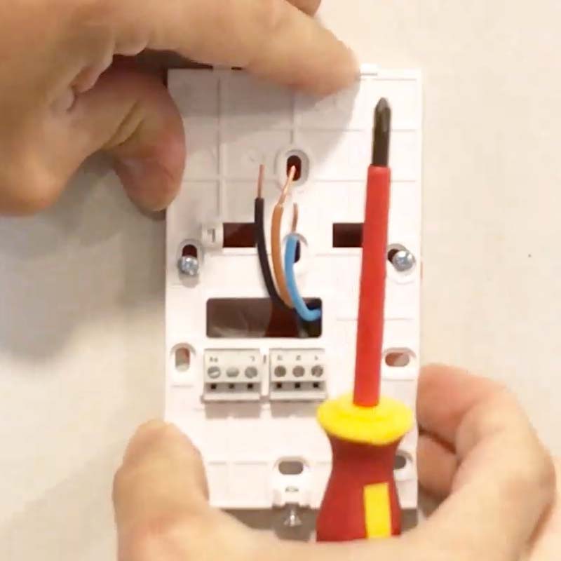 Comment raccorder un radiateur électrique à un programmateur fil