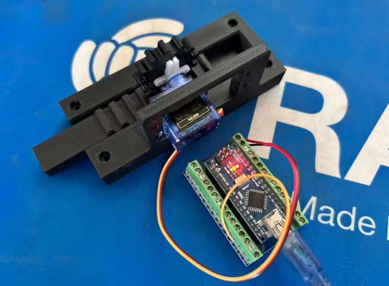 Interfacing a Servo Motor with Arduino Nano a1d.JPG