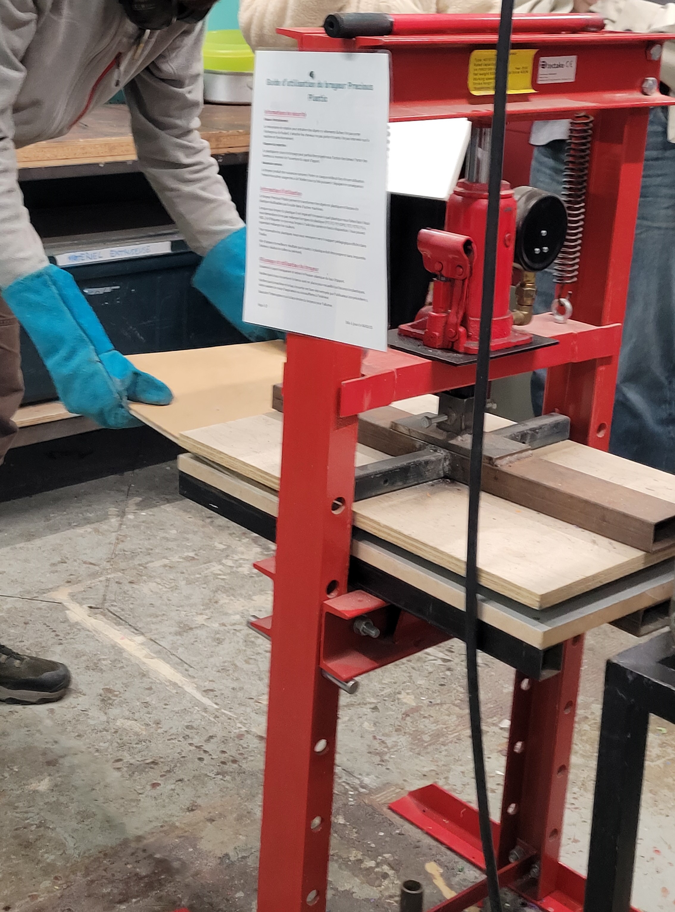 Plaque de plastique . Precious PLlastic. 20250304 111833.jpg