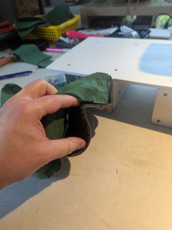 Peluche de feuille d arbre retourner.jpg