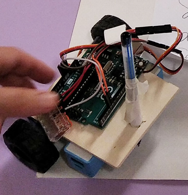 Robot artiste avec Arduino robot2.jpg