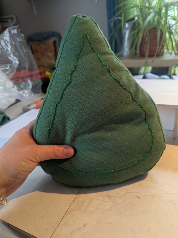 Peluche de feuille d arbre finie a.jpg