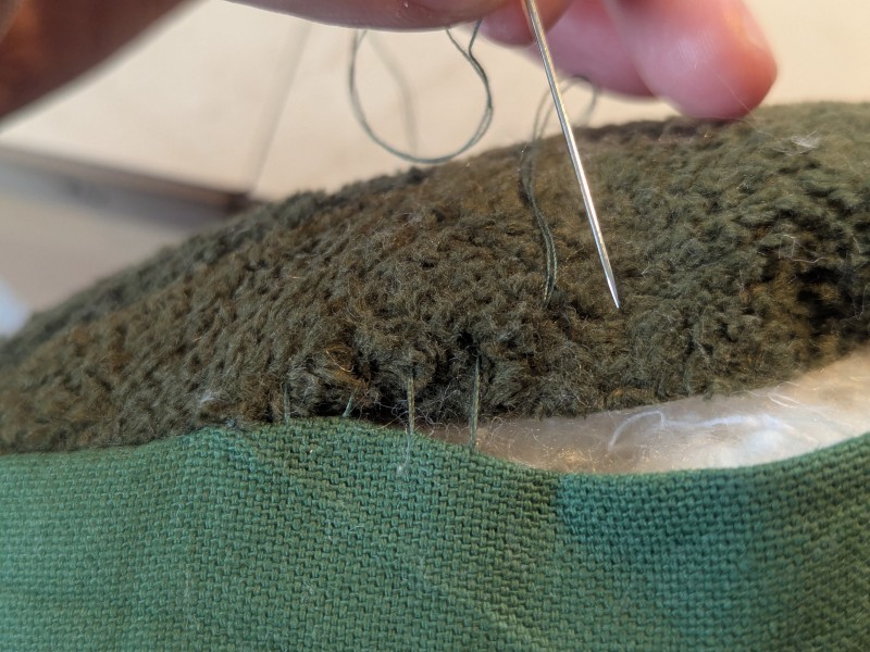 Peluche de feuille d arbre fermeture.jpg