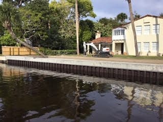 Fichier:Bulkhead Installation Jacksonville FL- A Smart Investment for Lasting Shoreline Protection Bulkhead 1 .jpg