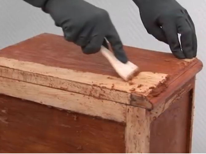 Comment décaper un meuble en bois ? - Artisan Decapeur
