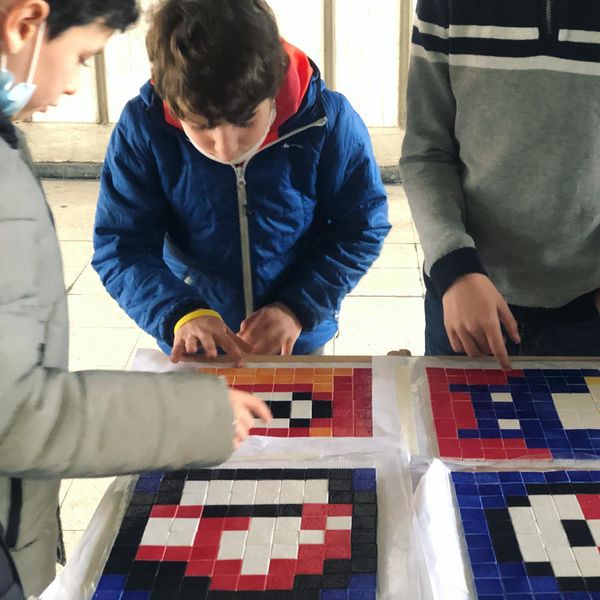 Fichier:Dessine et fabrique une mosa que en Pixel Art 274037500 1992832264230269 5021826438249255181 n.jpg