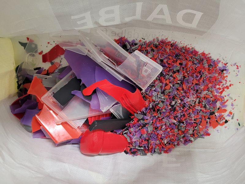 Plaque de plastique . Precious PLlastic. 20250401 105450.jpg