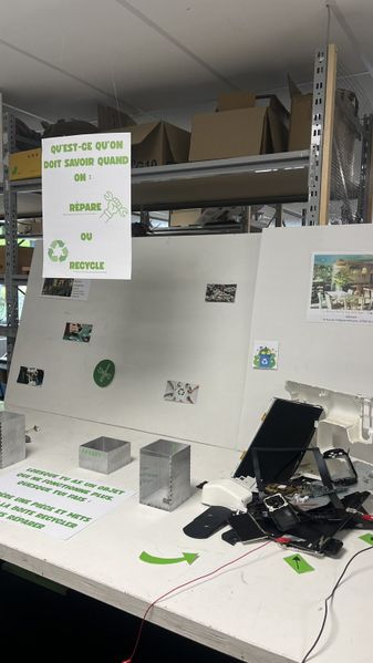 Fichier:Expo ordinateur Snapchat-1031077353.jpg