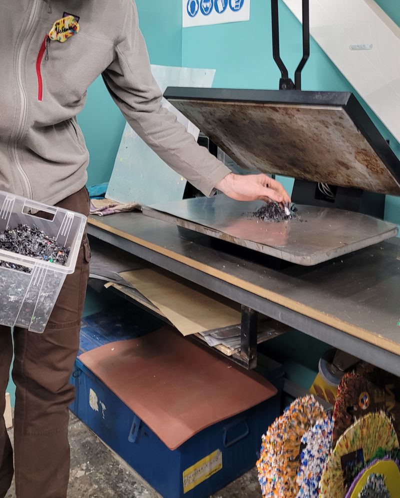 Plaque de plastique . Precious PLlastic. 20250304 110650.jpg