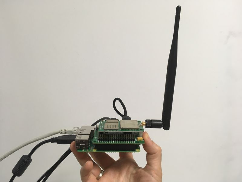 Déployer une passerelle LoRaWAN pour The Things Network kit-seeed-avec-antenne.jpg
