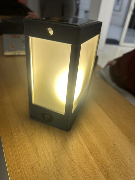 Fichier:Lampe solaire batterie recycl e IMG 9462.jpg