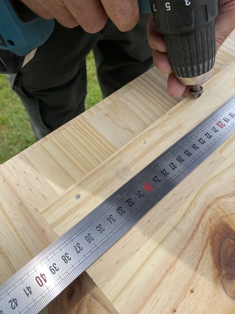 Pré-vissage les emplacements des vis.jpeg