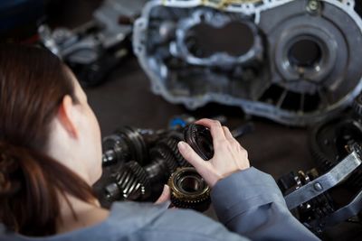 Finding_Reliable_Suzuki_Used_Transmissions_in_Abu_Dhabi-_A_Guide_to_Affordable_and_Quality_Options_female-mechanic-fixing-gear_1170-1422.jpg