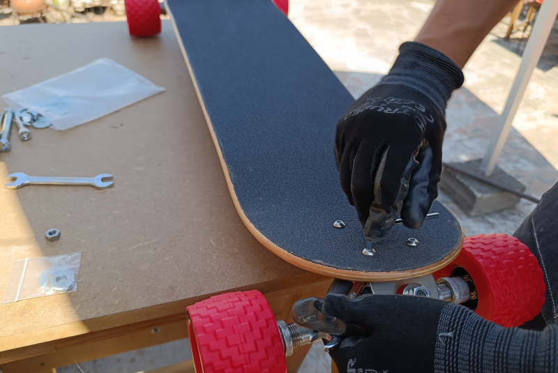 Build a Longboard from Scratch in Your Own Home 06 Hackaday Longboard CraftyAmigo.png