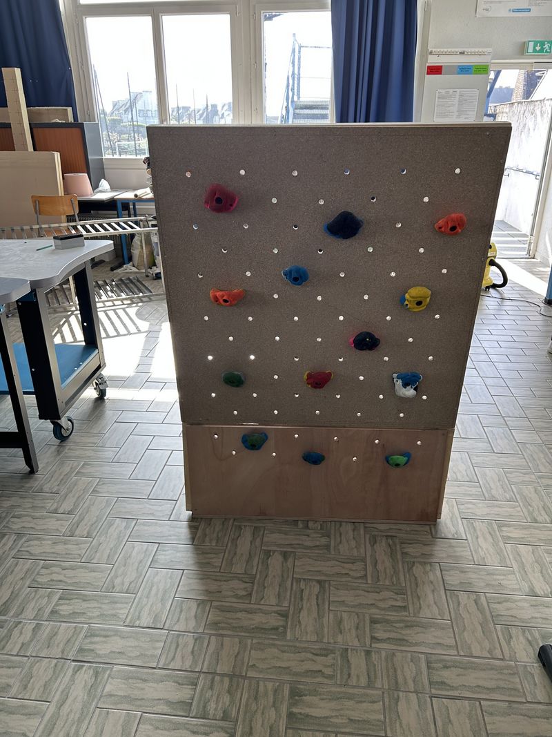 Mur d escalade inclinable et personalisable TREUIL thumbnail IMG 0565.jpg