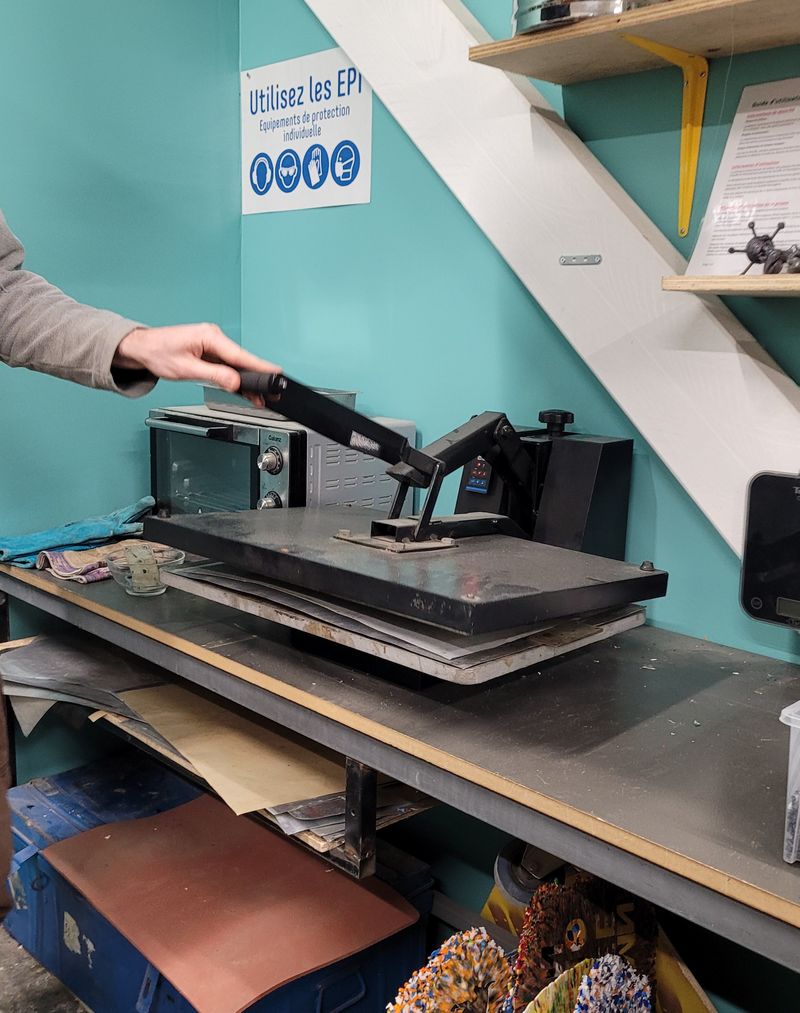 Plaque de plastique . Precious PLlastic. 20250304 110808.jpg