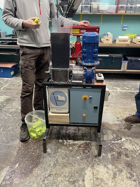 Fichier:Recyclage de plastique PLA IMG 0402 2.jpeg