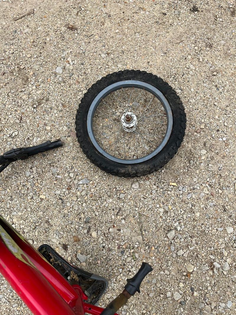 HALTE - Fabrication d un baton de pluie rotatif A3.jpg