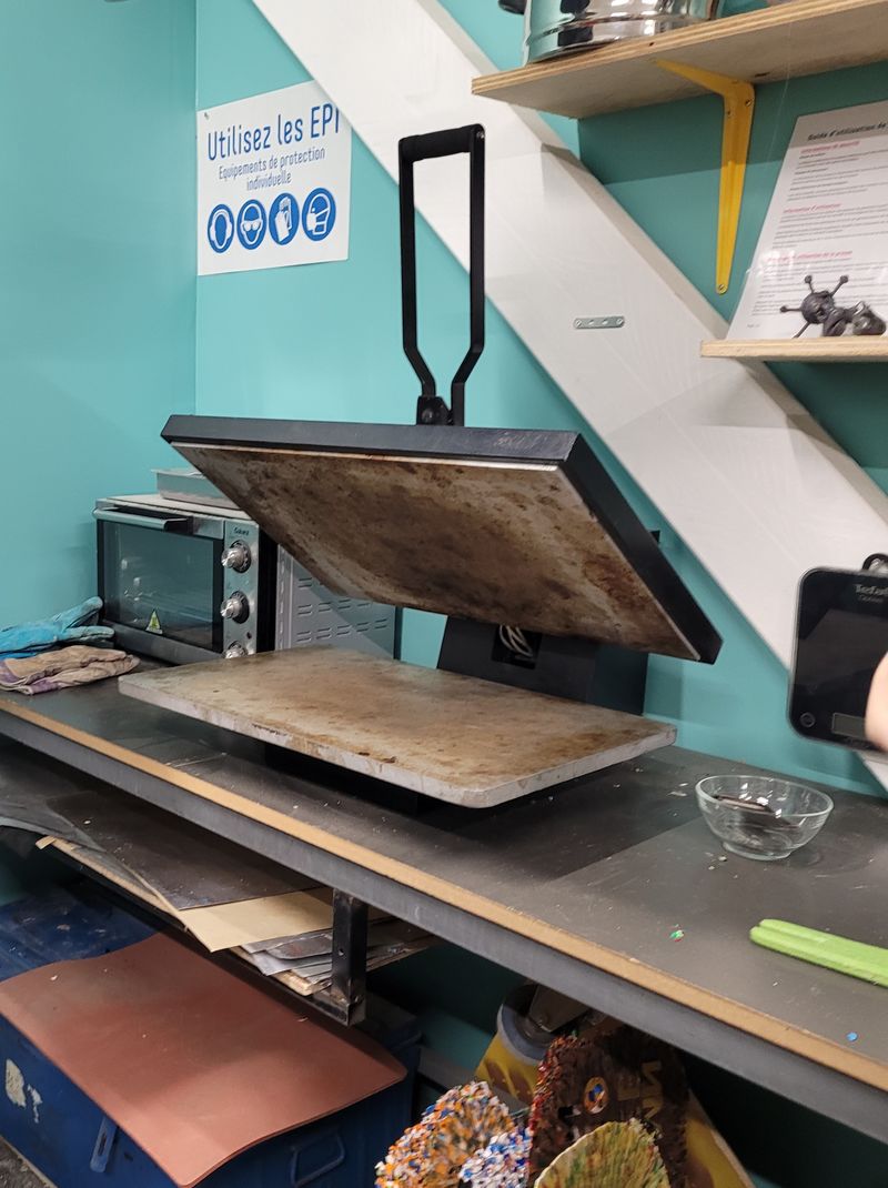 Plaque de plastique . Precious PLlastic. 20250304 110608.jpg