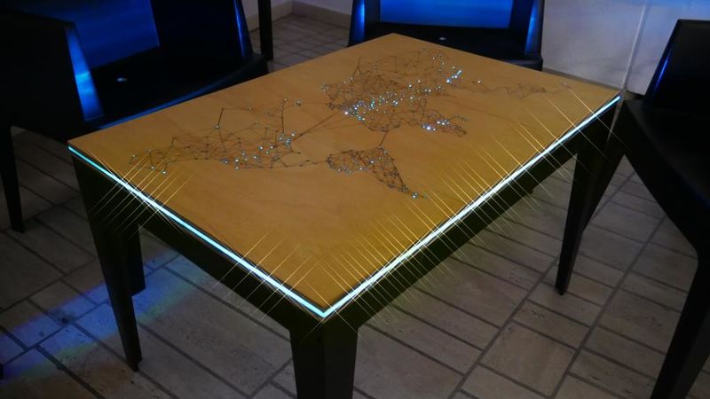 Table basse lumineuse Zoom table vue biais 2.JPG