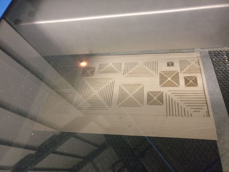 Création de lampe au laser avec panneaux modulaires (concours trotec) decoupe cube.jpg