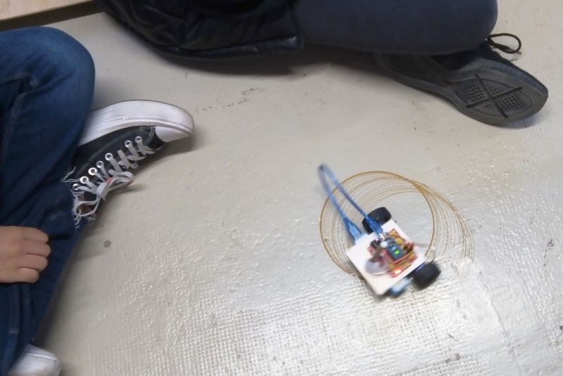 Robot artiste avec Arduino robot artiste code cercle.jpg
