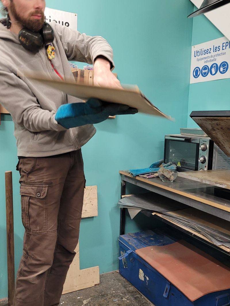 Plaque de plastique . Precious PLlastic. 20250304 111404.jpg