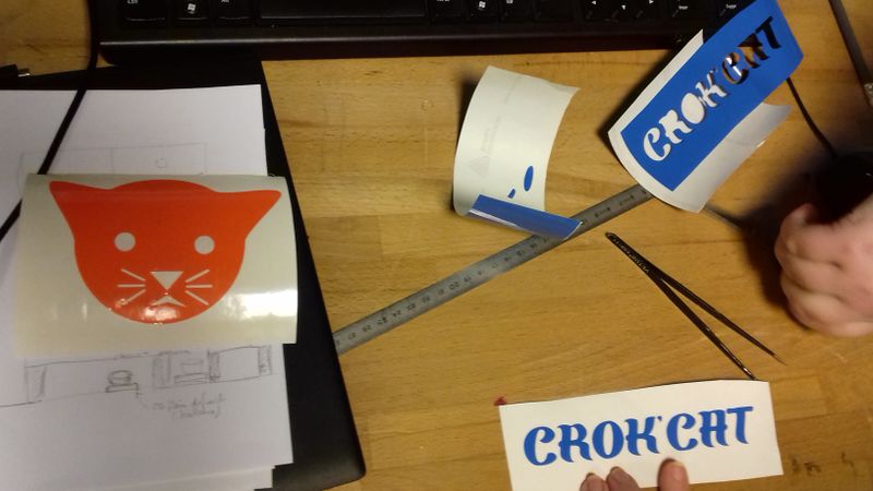 Crok'cat - distributeur de croquette automatique pour chat decoupe vynil.jpg