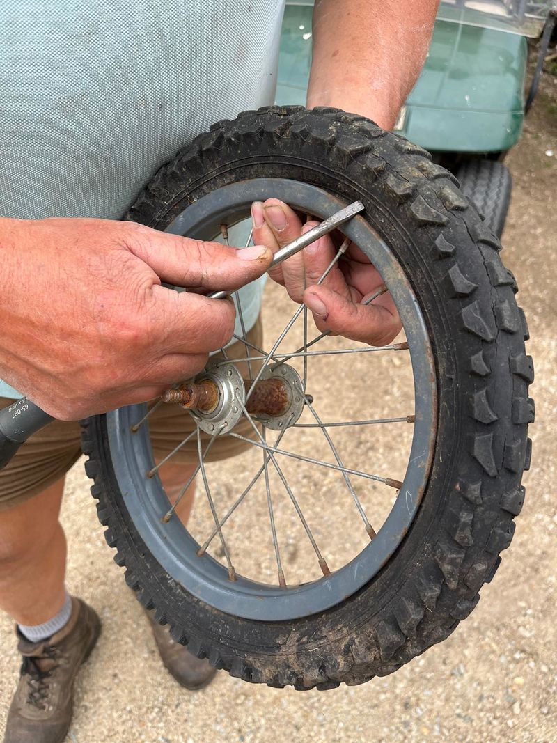 HALTE - Fabrication d un baton de pluie rotatif A4.jpg